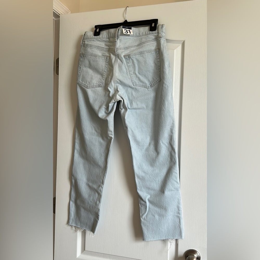 NEW - Cheeky Straight Cropped Jeans